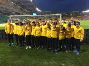 Nos U15-U13 porte-drapeaux lors du match FC NANTES / METZ Nos U15-U13 porte-drapeaux lors du match FC NANTES / METZ