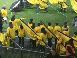 Nos U15-U13 porte-drapeaux lors du match FC NANTES / METZ Nos U15-U13 porte-drapeaux lors du match FC NANTES / METZ